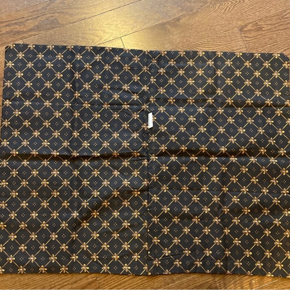 🌹One Standard size Sham cameo black and gold and floral frame design NWOT🌹 - Picture 4 of 10